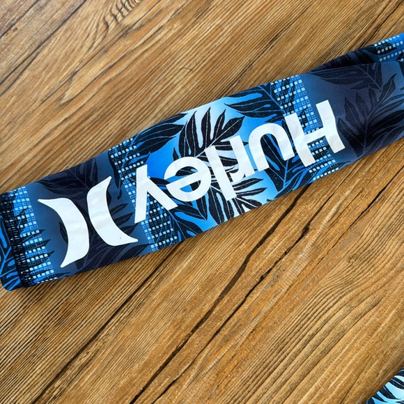 NWT Hurley x Sig Zane zip up rash guard size XS blue ulu print - Picture 2 of 4